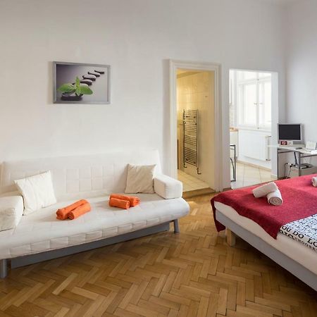 Dusni Apartments Прага Экстерьер фото