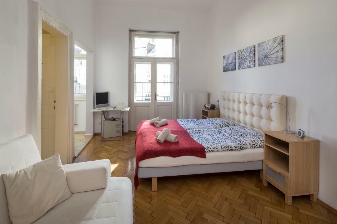 Dusni Apartments Прага Экстерьер фото